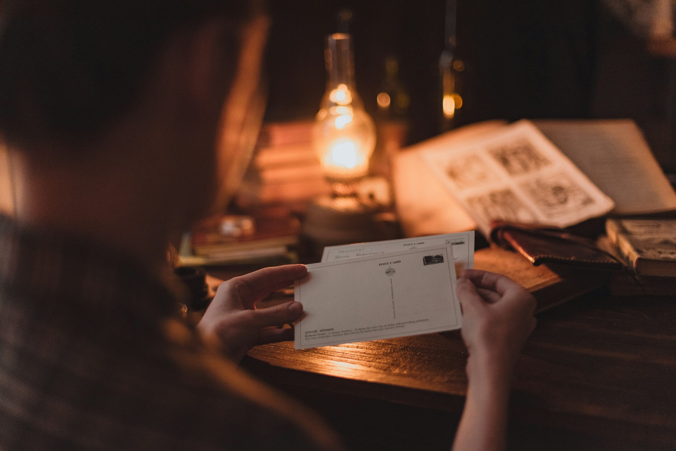 Illustration showing someone happily holding a receipt next to another frustrated person searching through piles of paper.
