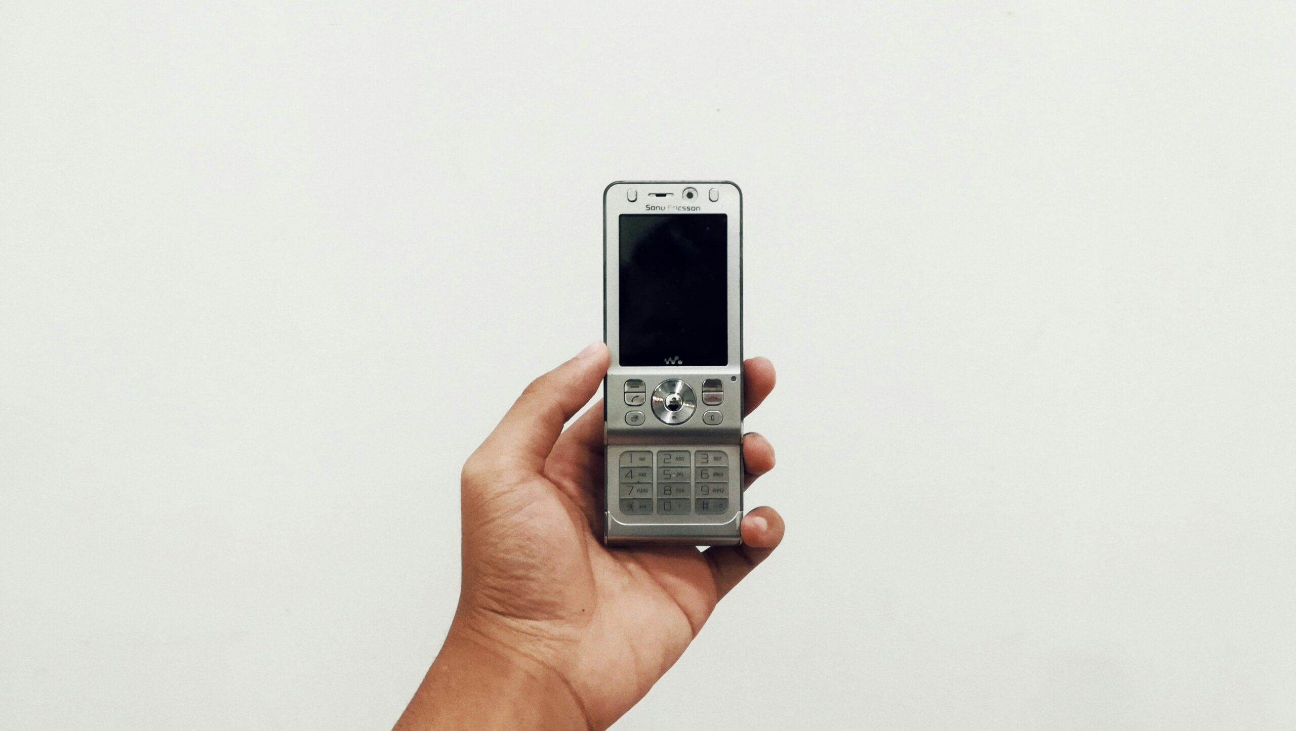 Infographic showing how price protection compares across popular credit cards.