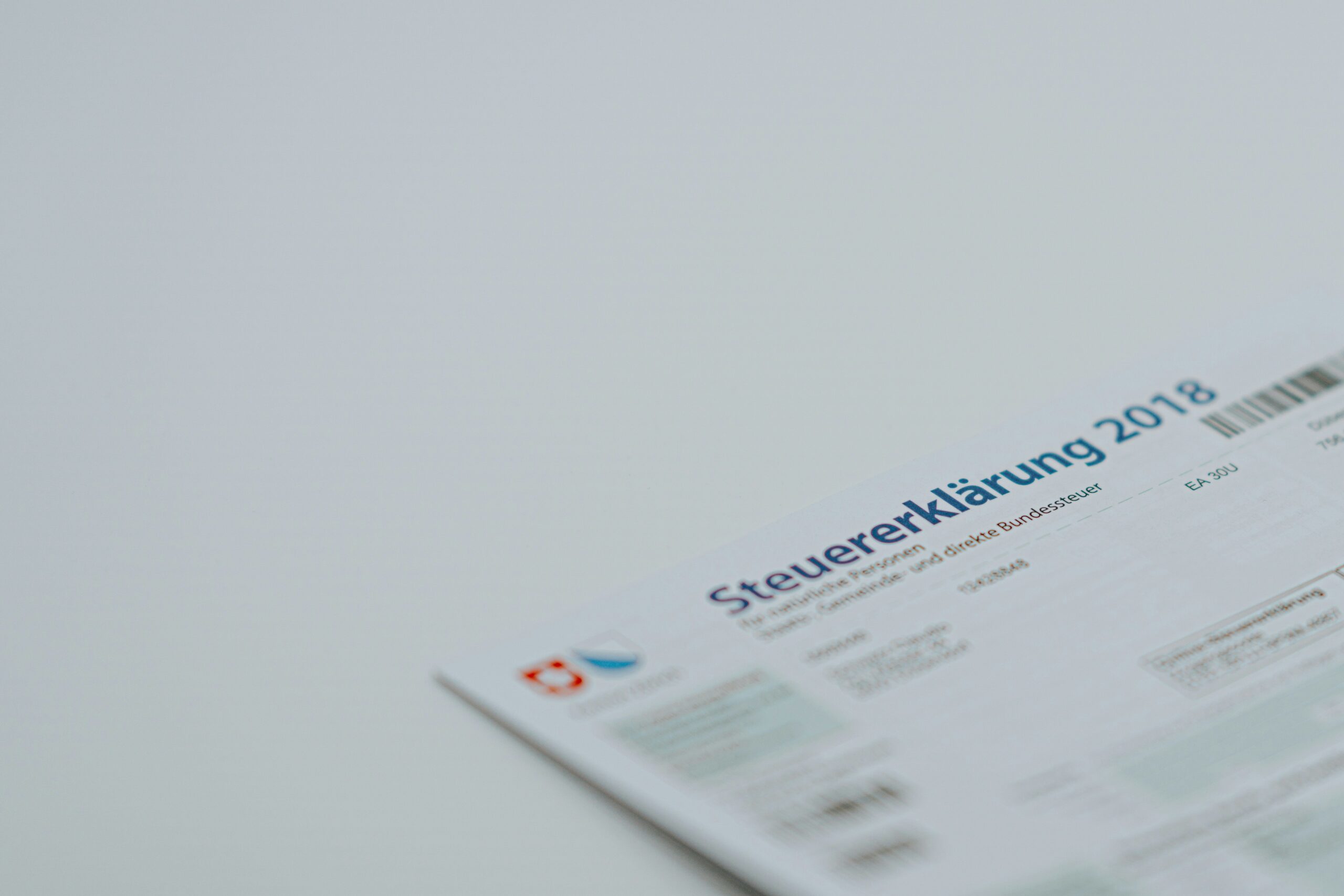 Comparison table showing free tools vs premium services for organizing receipts