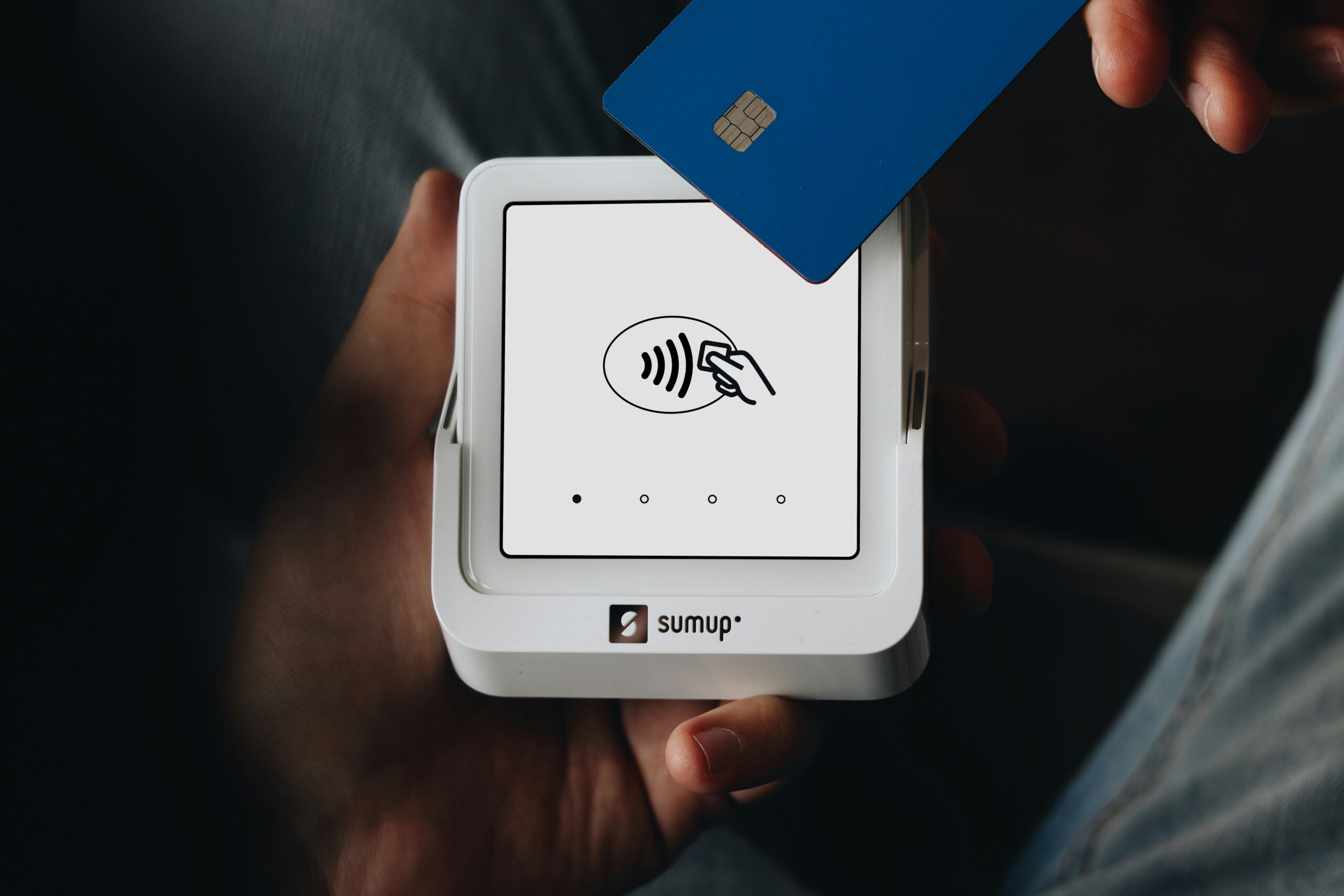 Comparison table showing which credit cards offer price protection