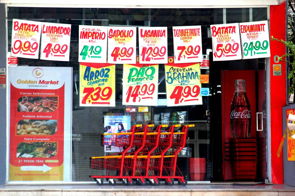 Bar chart comparing percentage of purchases affected by price drops annually