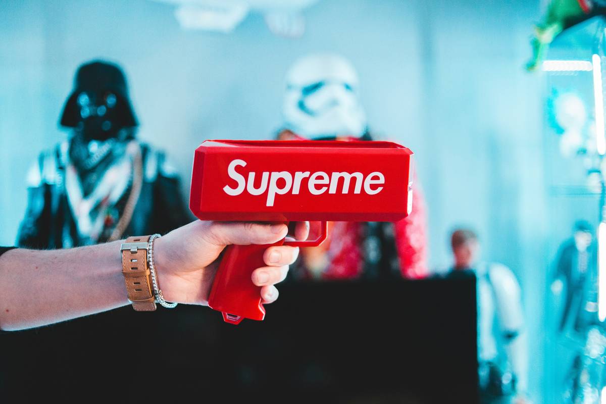 Infographic showing how purchase eligibility card protects against price drops.