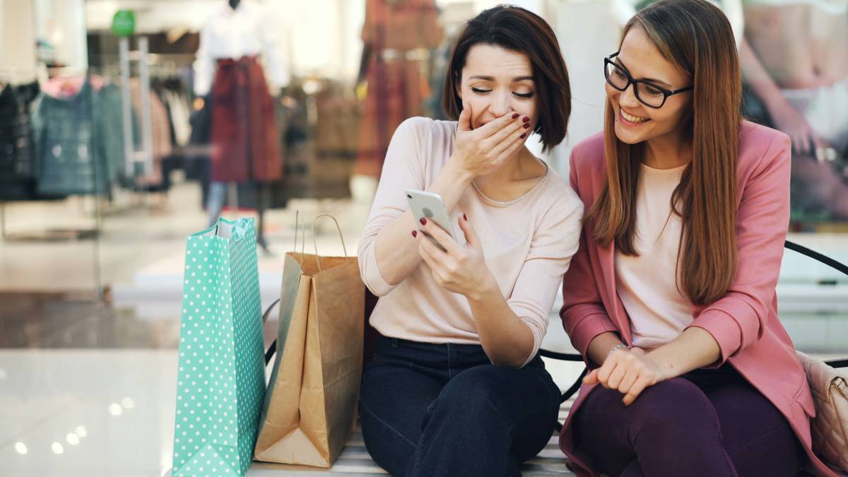 Infographic showing statistics on how often people miss out on savings due to missed price drops