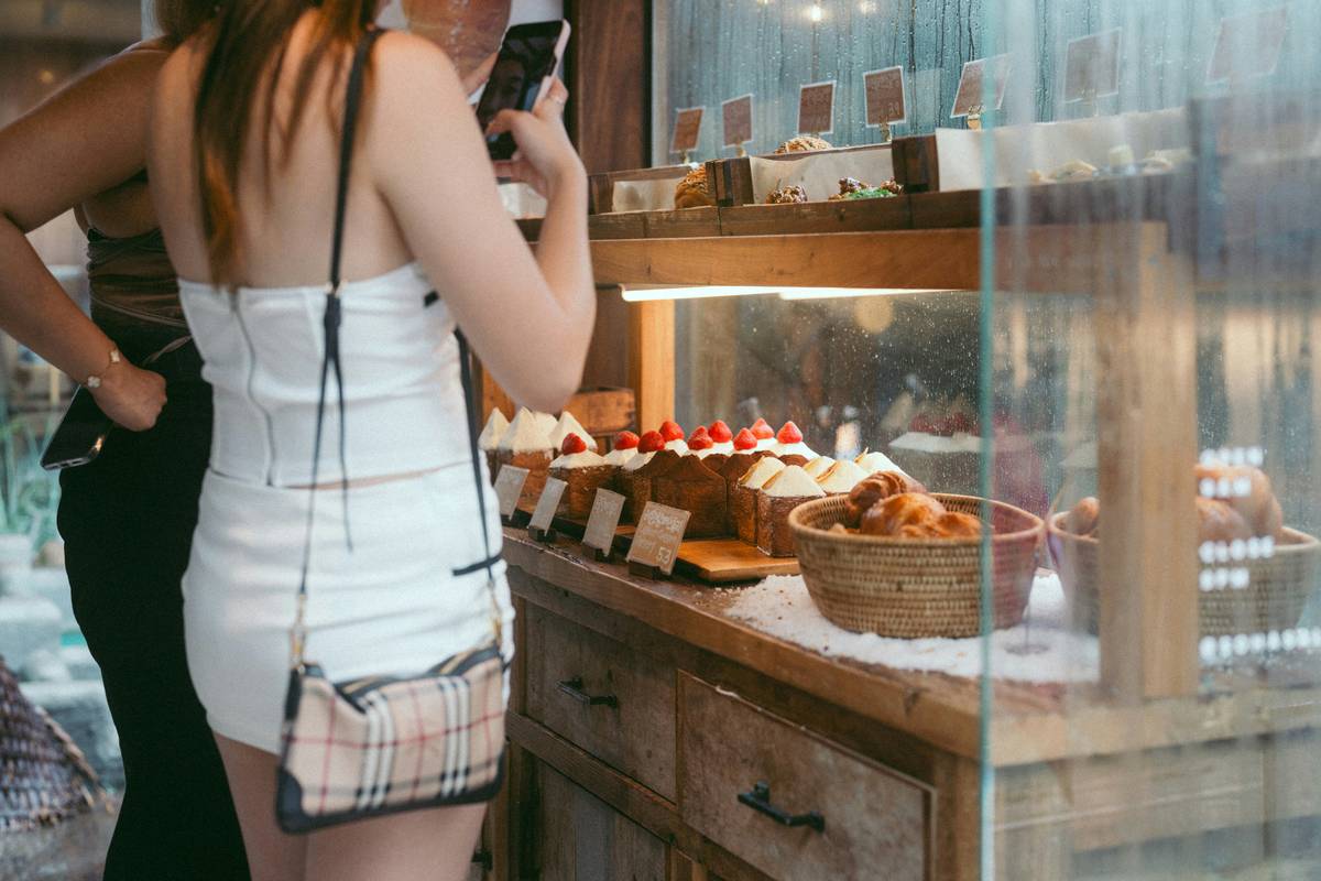 Graph showing price drops and consumer frustration rates